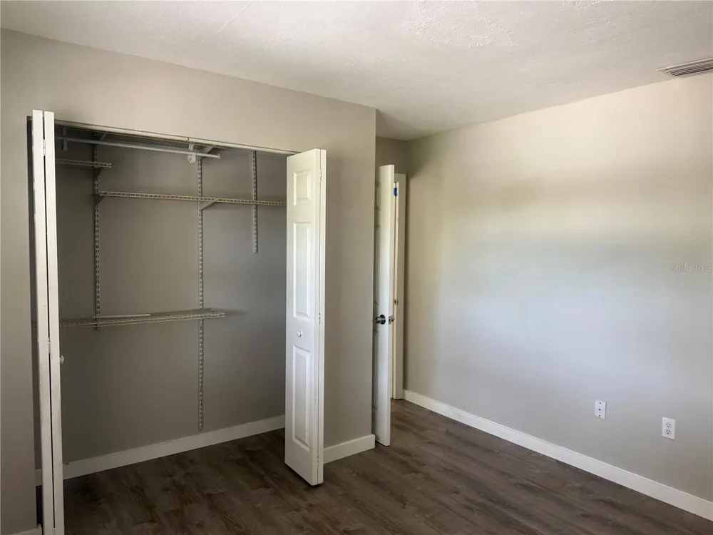 927 33RD AVENUE W Bradenton, FL 34205
