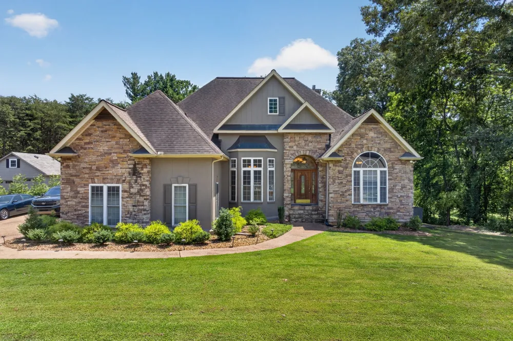 25 W Laurel Ave McMinnville, TN 37110