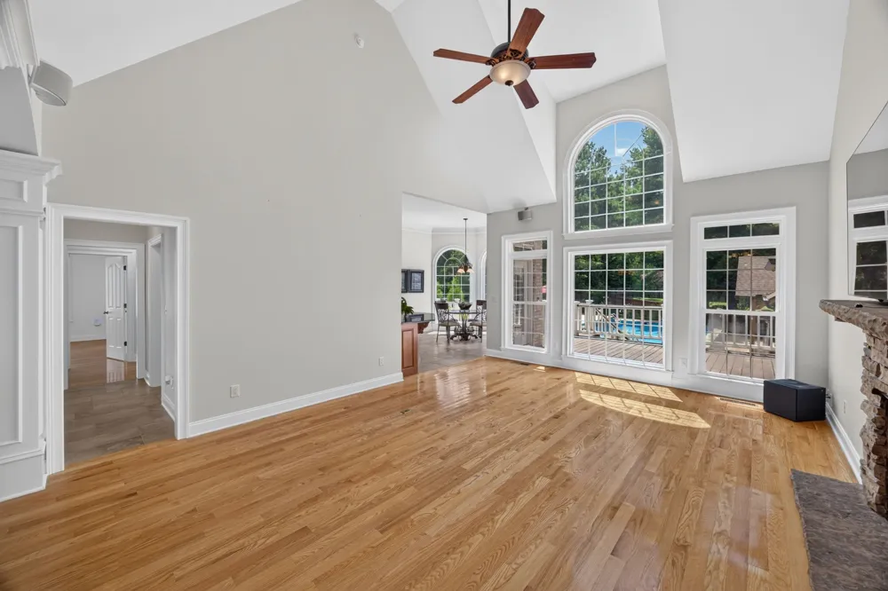 25 W Laurel Ave McMinnville, TN 37110