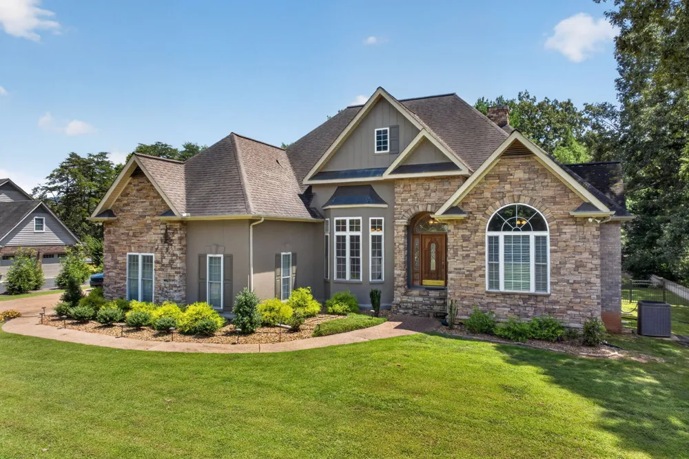 25 W Laurel Ave McMinnville, TN 37110