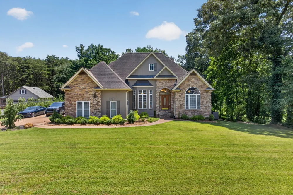 25 W Laurel Ave McMinnville, TN 37110