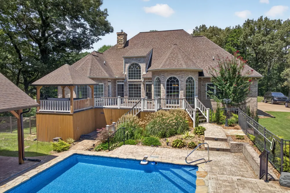 25 W Laurel Ave McMinnville, TN 37110