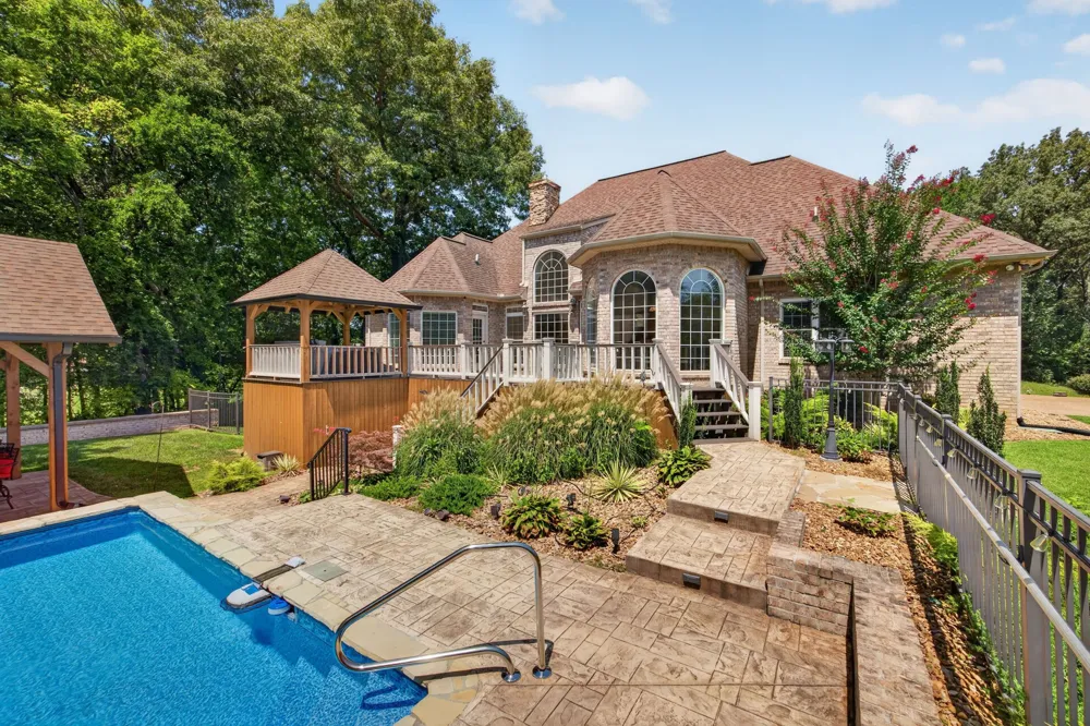 25 W Laurel Ave McMinnville, TN 37110