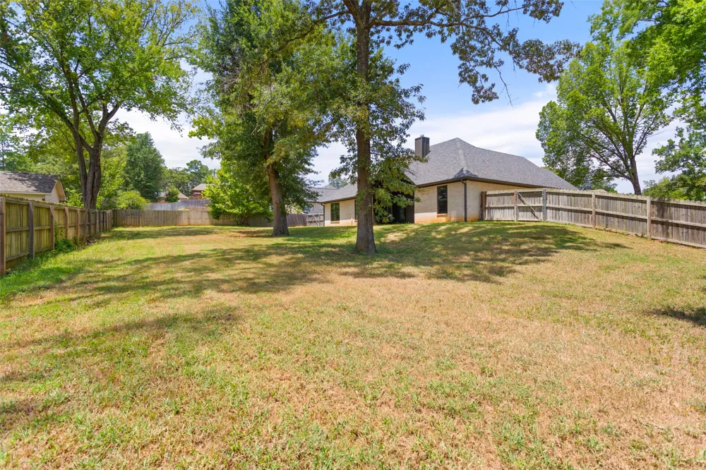 12109 Oak Grove Drive Tyler, TX 75706