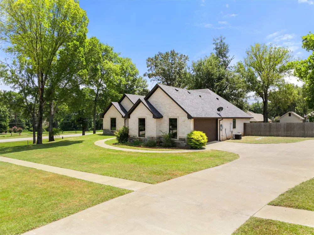 12109 Oak Grove Drive Tyler, TX 75706
