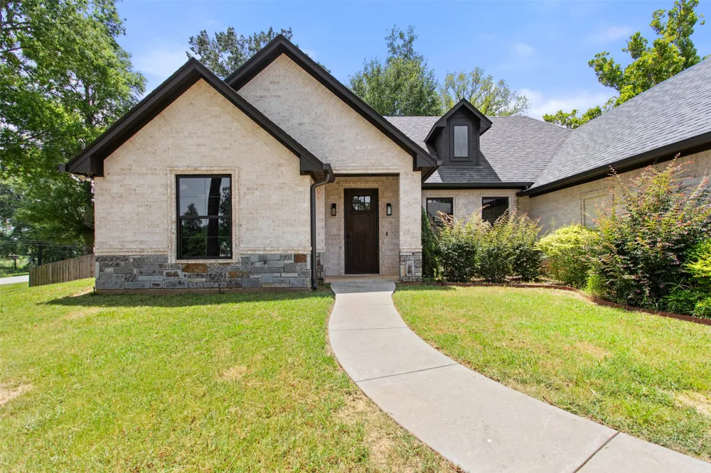 12109 Oak Grove Drive Tyler, TX 75706
