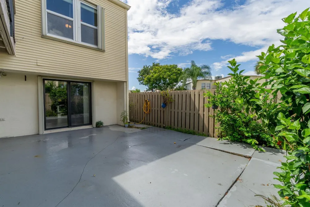1530 Shaker Circle Wellington, FL 33414