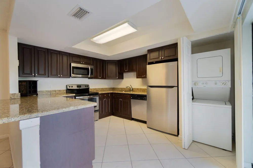 1530 Shaker Circle Wellington, FL 33414