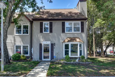 8 Colonial Court