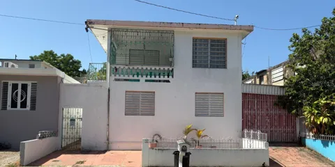 #232 URB QUINTO CENTENARIO CALLE DIEGO COLON CRISANTEMO