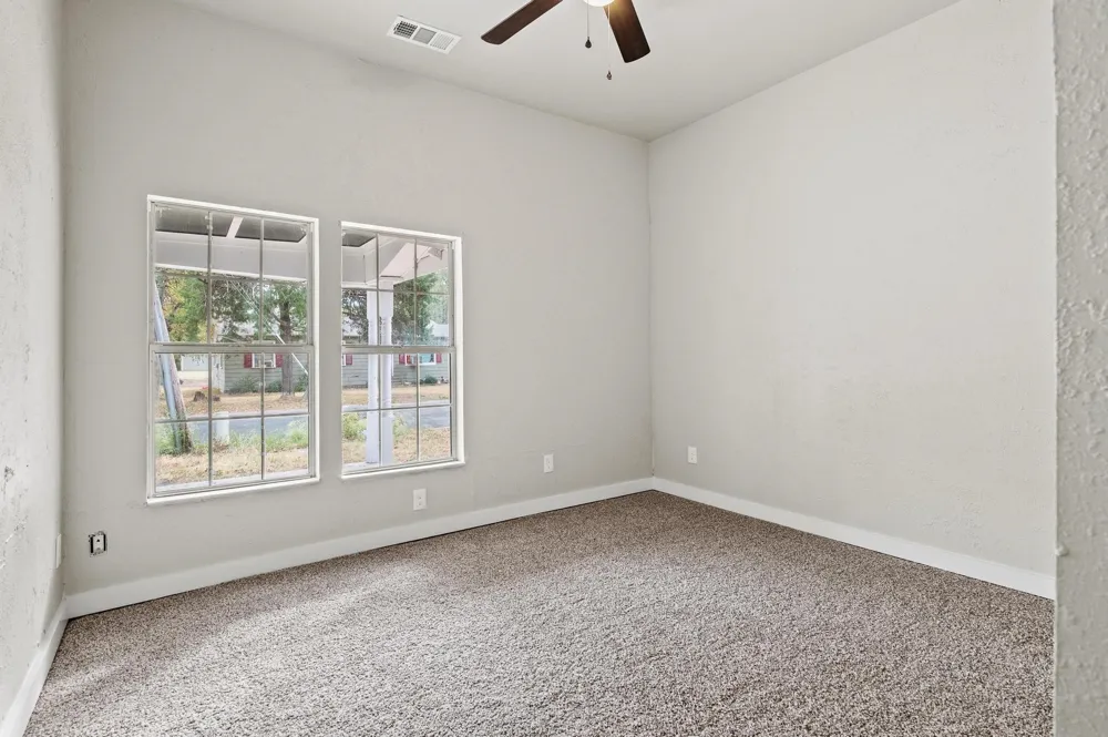 1008 W 10th Street Bonham, TX 75418