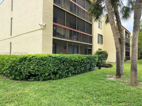 733 SE 1st Way #109