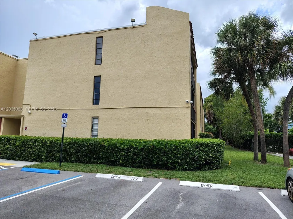 733 SE 1st Way #109 Deerfield Beach, FL 33441