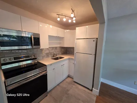 4732 SW 33rd Ave #104