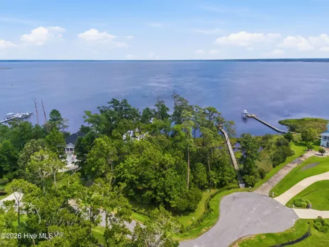 Lot 6 Commodore Point