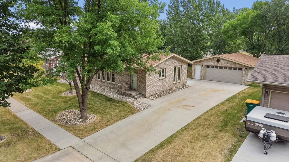 607 9th Street W West Fargo, ND 58078