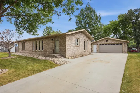 607 9th Street W