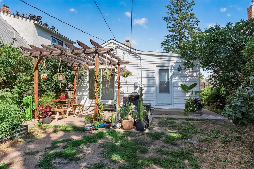 304 11th Avenue S South Saint Paul, MN 55075