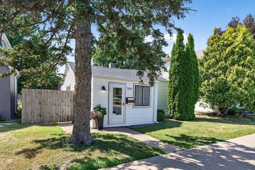 304 11th Avenue S South Saint Paul, MN 55075
