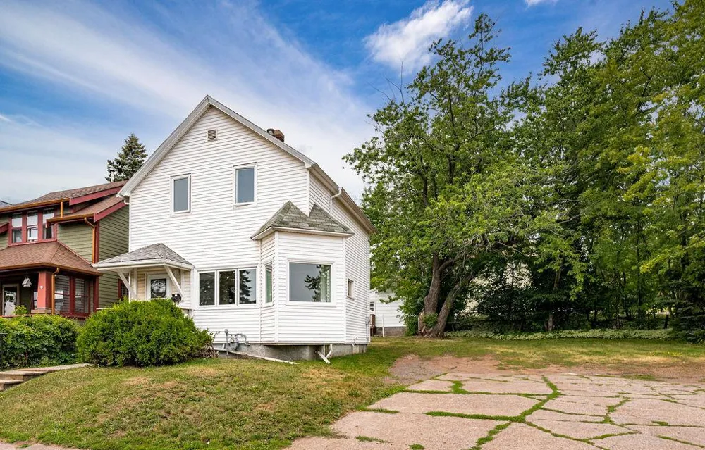 1027 E 9th Street Duluth, MN 55805