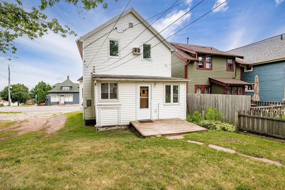 1027 E 9th Street Duluth, MN 55805