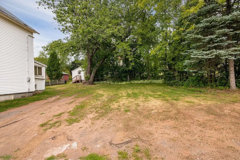 1027 E 9th Street Duluth, MN 55805