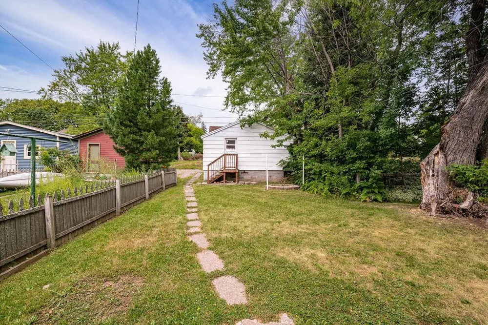 1027 E 9th Street Duluth, MN 55805