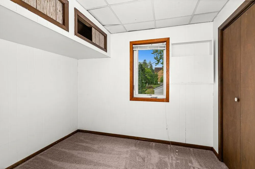 1027 E 9th Street Duluth, MN 55805