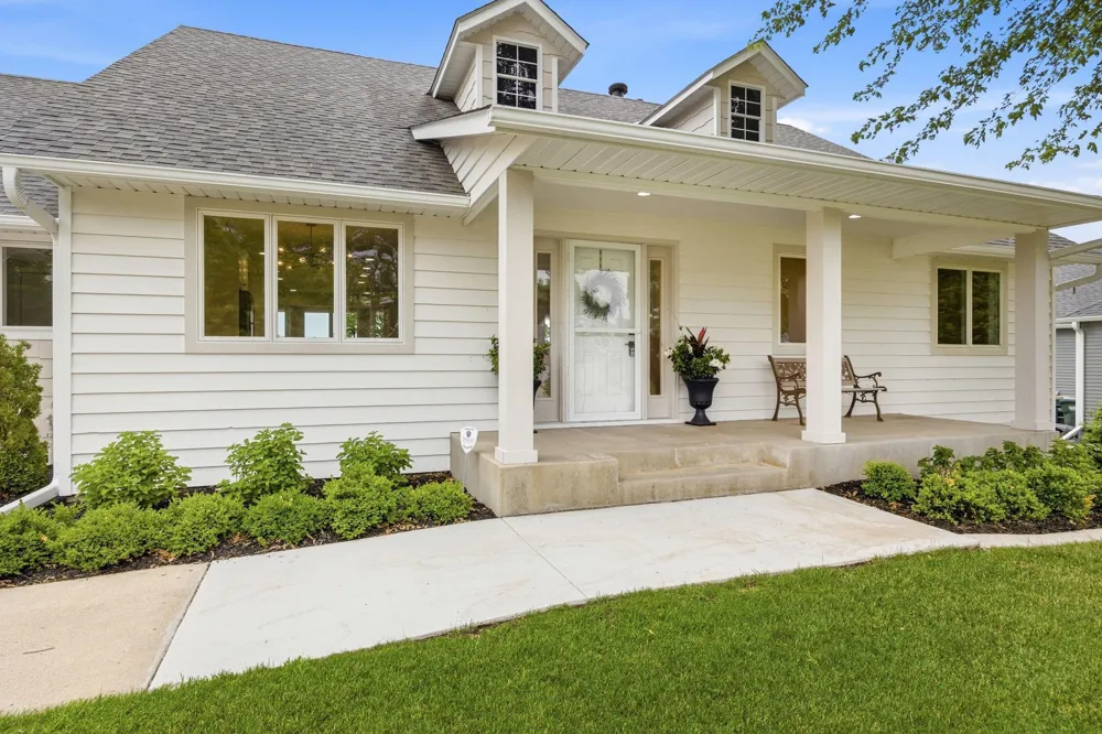 1085 W Shore Drive SW Hutchinson, MN 55350