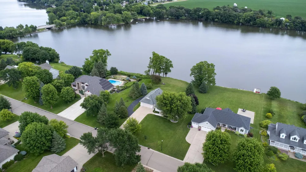 1085 W Shore Drive SW Hutchinson, MN 55350