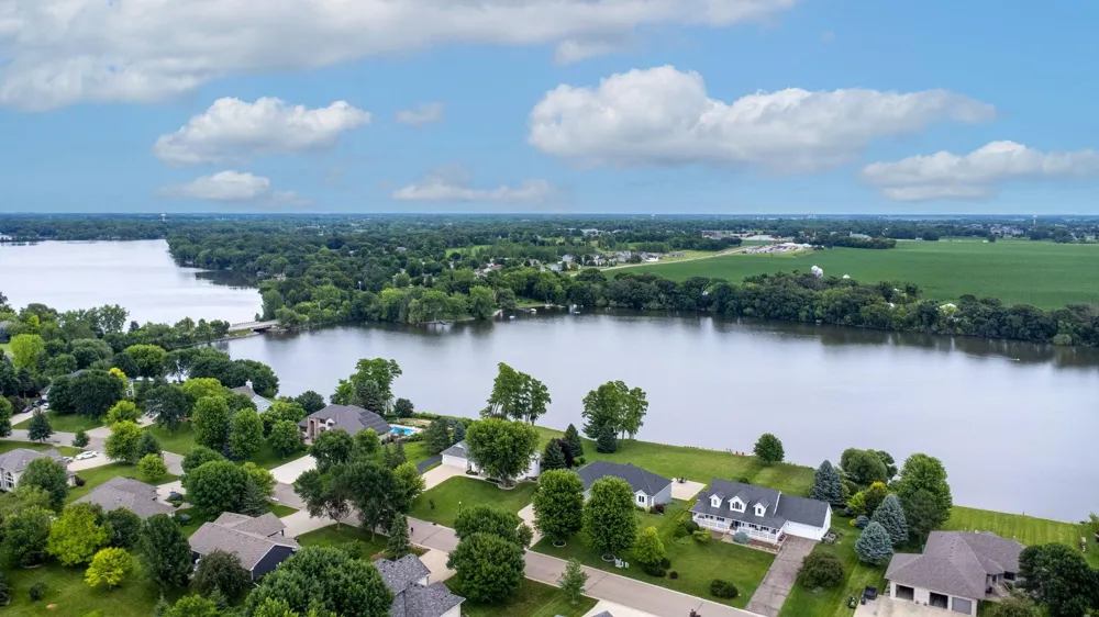 1085 W Shore Drive SW Hutchinson, MN 55350