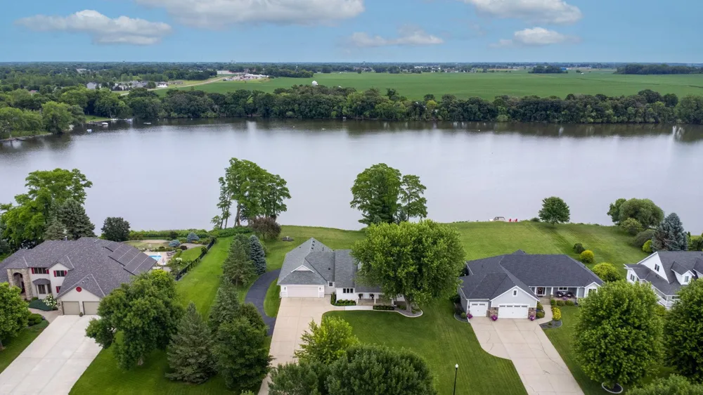 1085 W Shore Drive SW Hutchinson, MN 55350