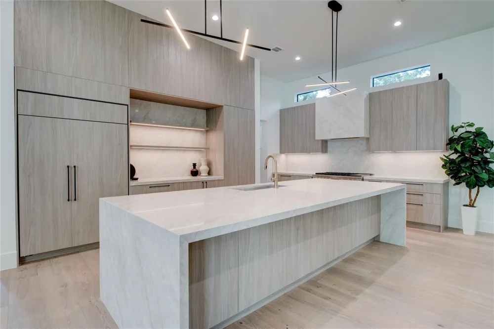 1916 Addison Road Houston, TX 77030