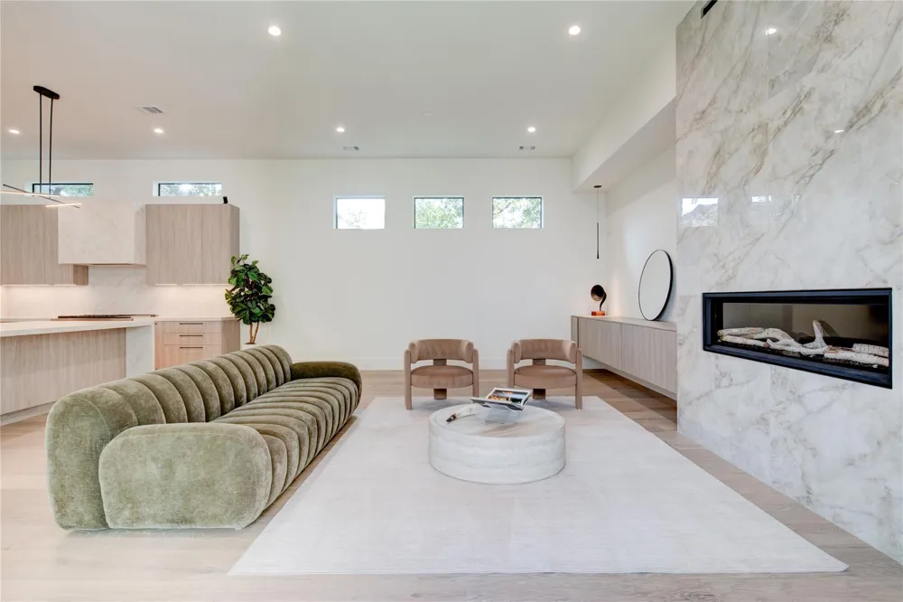 1916 Addison Road Houston, TX 77030