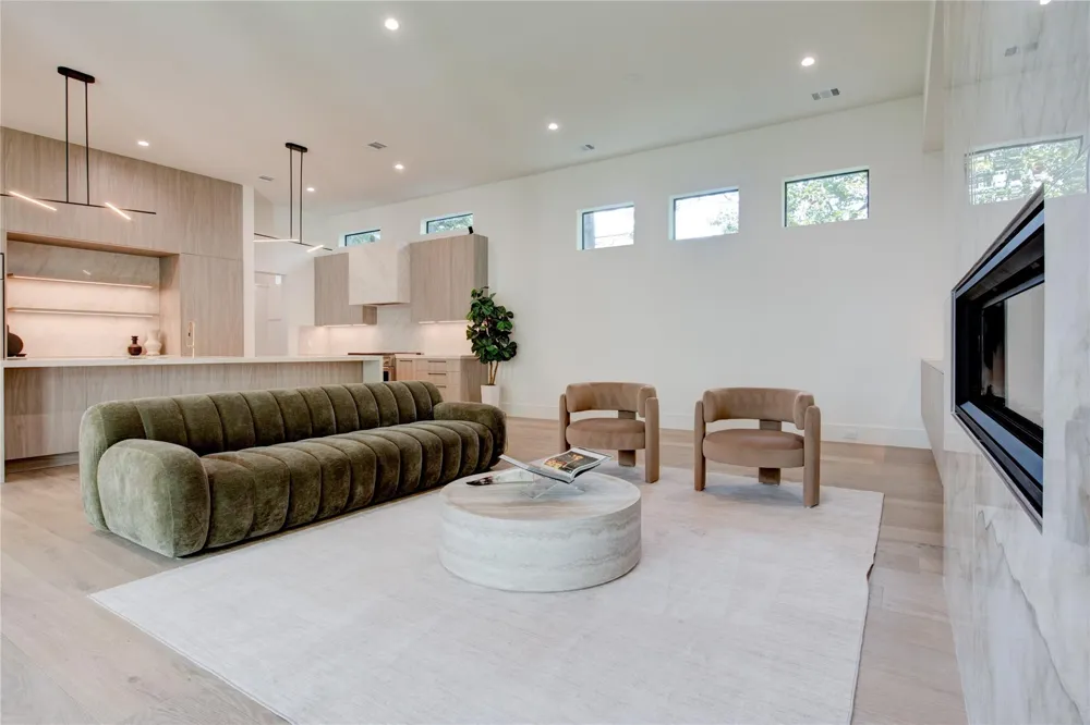 1916 Addison Road Houston, TX 77030