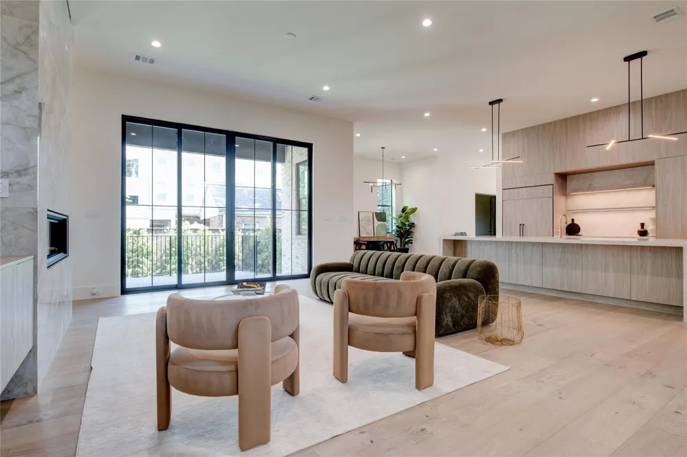 1916 Addison Road Houston, TX 77030