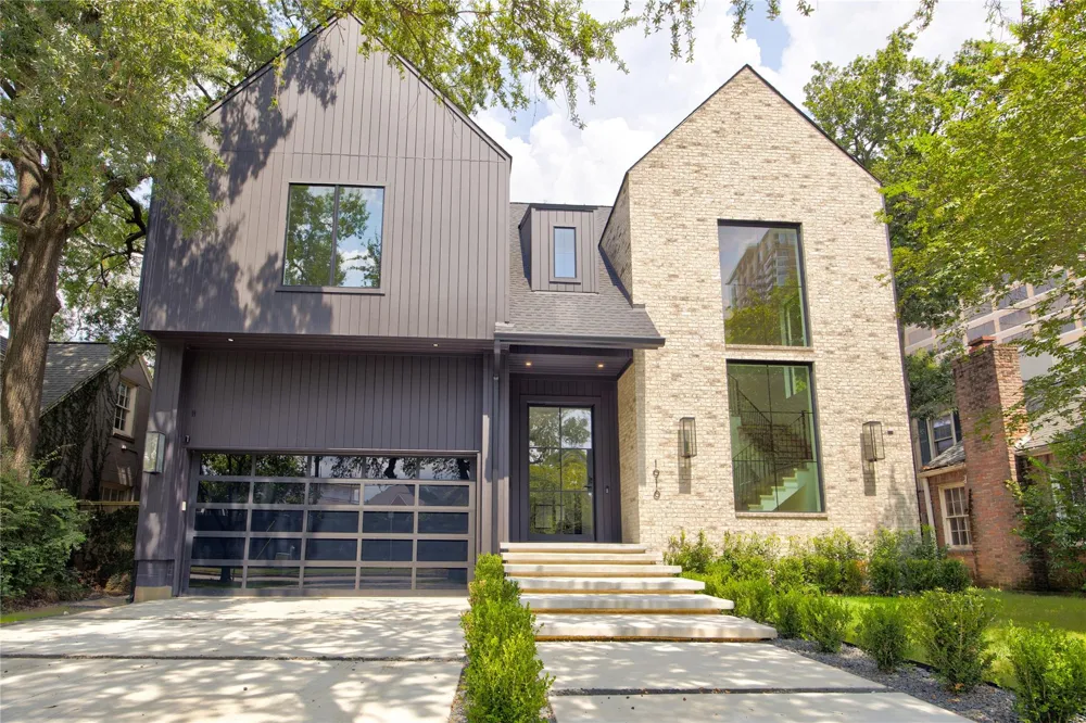 1916 Addison Road Houston, TX 77030