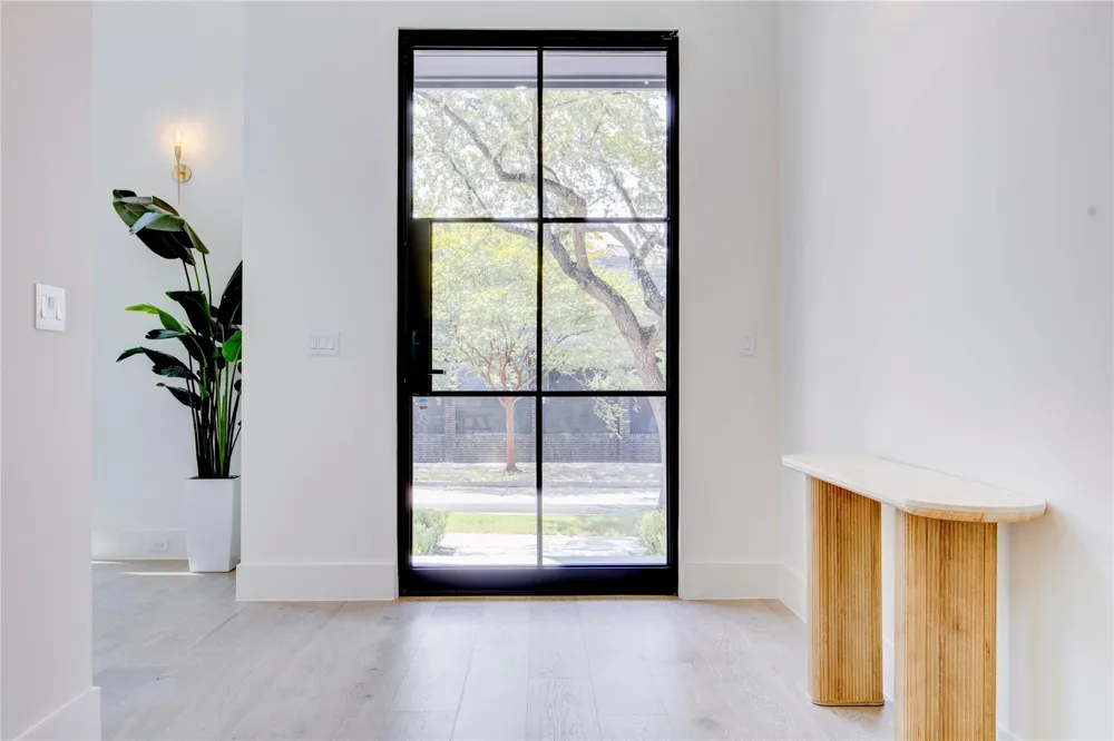 1916 Addison Road Houston, TX 77030