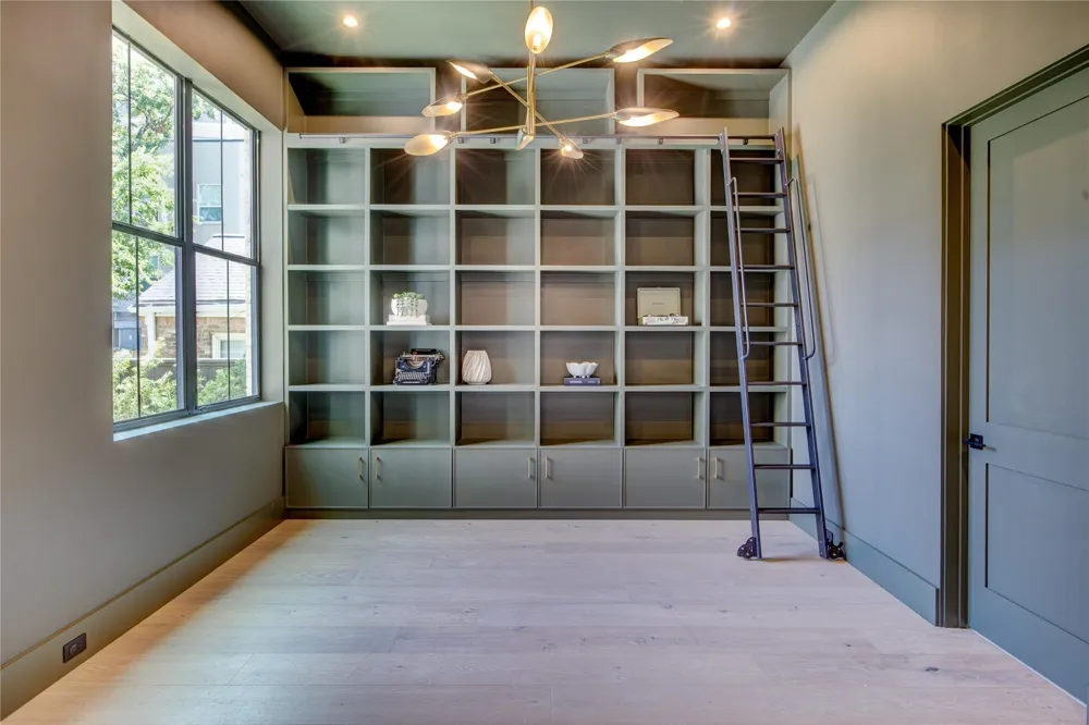 1916 Addison Road Houston, TX 77030