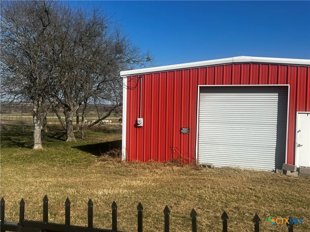 605 E Rogers Cemetery Road Rogers, TX 76569
