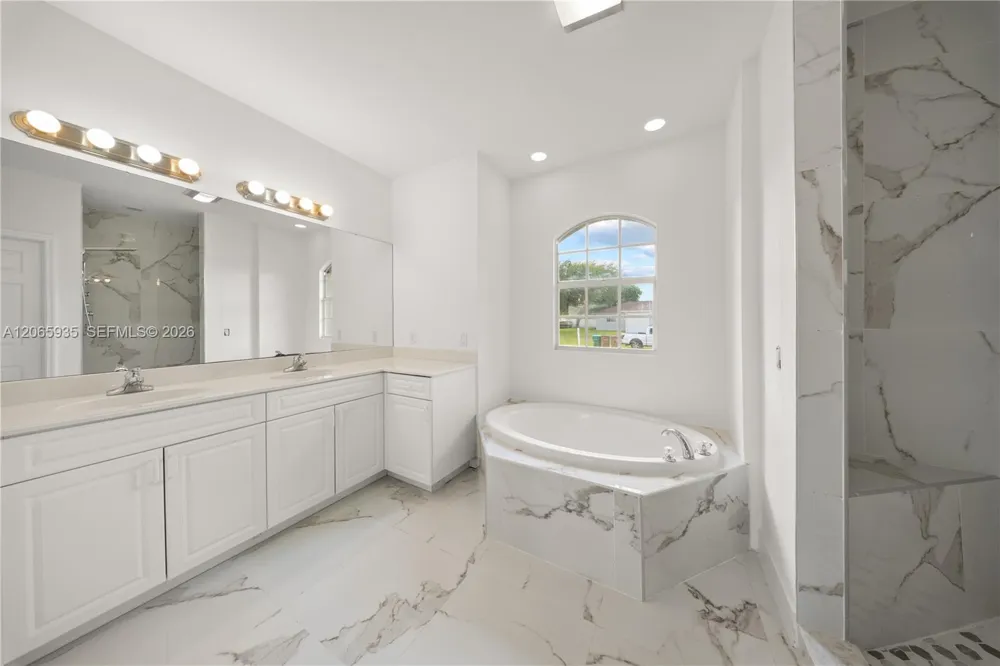 3219 65th Cape Coral, FL 33990