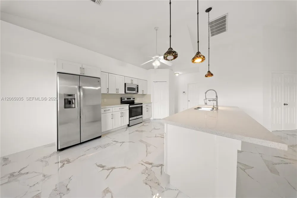 3219 65th Cape Coral, FL 33990