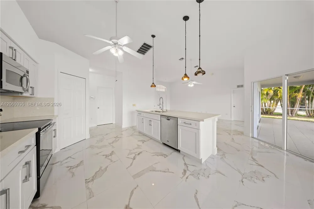 3219 65th Cape Coral, FL 33990