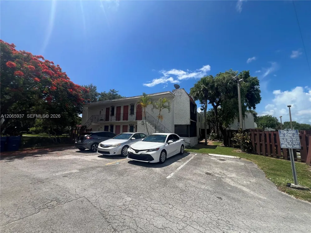 8701 SW 141st St #H3 Palmetto Bay, FL 33176