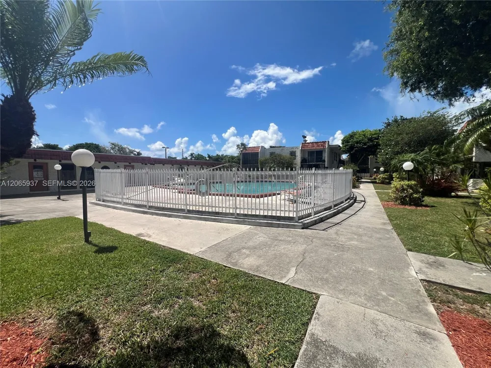 8701 SW 141st St #H3 Palmetto Bay, FL 33176