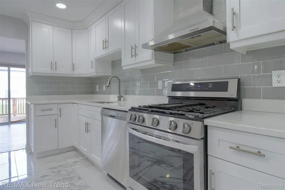 2191 Pleasant Drive Commerce Charter Township, MI 48390