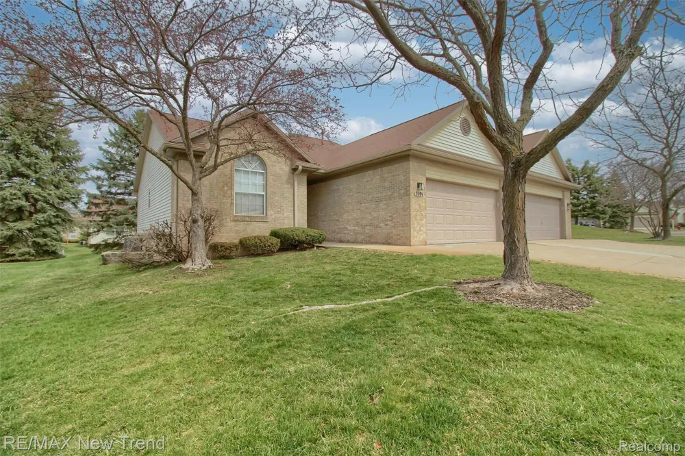 2191 Pleasant Drive Commerce Charter Township, MI 48390