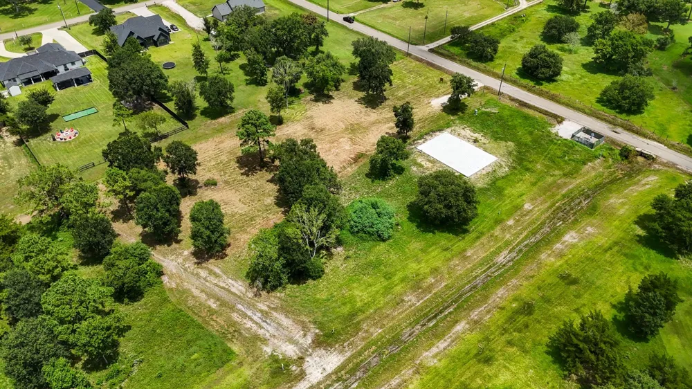 3680 County Road 326 Alvin, TX 77511