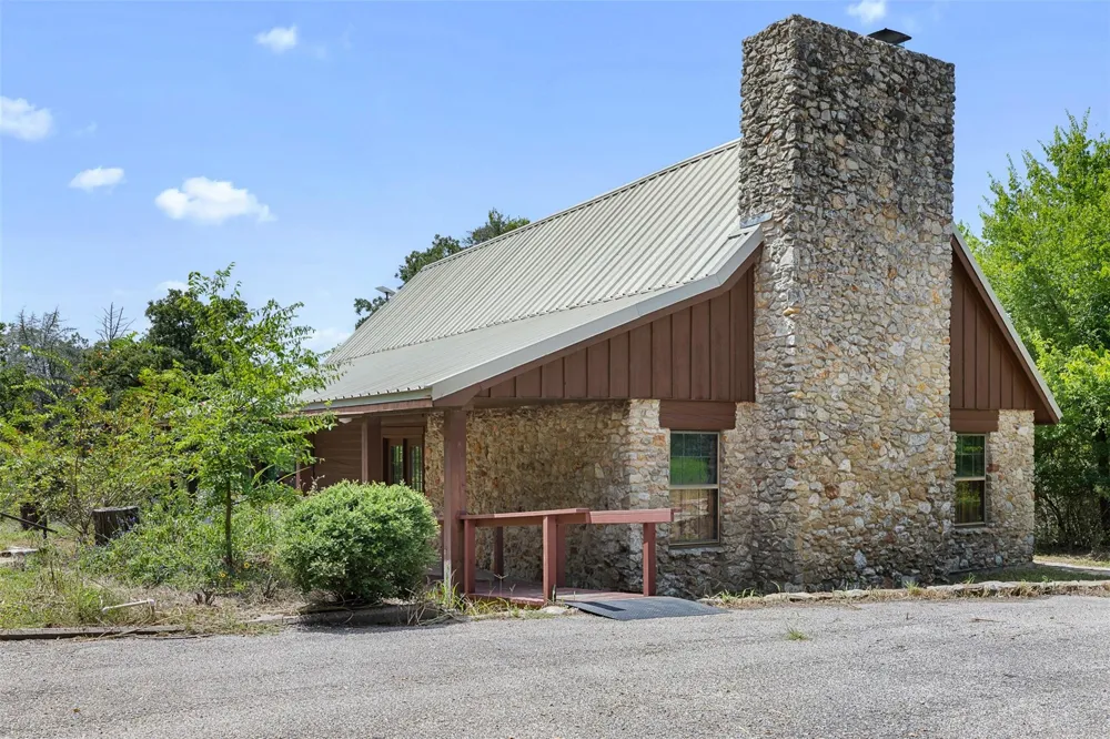 11201 Wildlife Circle Carmine, TX 78932