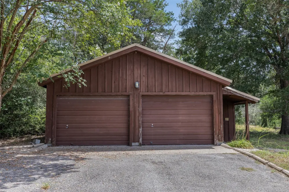 11201 Wildlife Circle Carmine, TX 78932